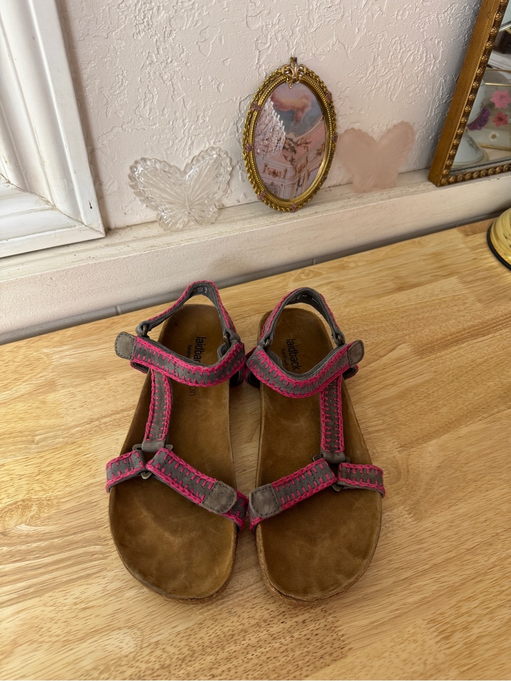 Cute Laidback London Pink Gray Leather T-Strap Sandals EU 42 Boho Y2K Comfort